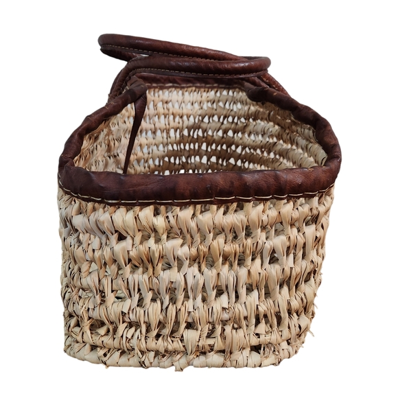 Vintage Woven Wicker Straw Market Large Basket Top Handles Leather Trim - Picture 2 of 14